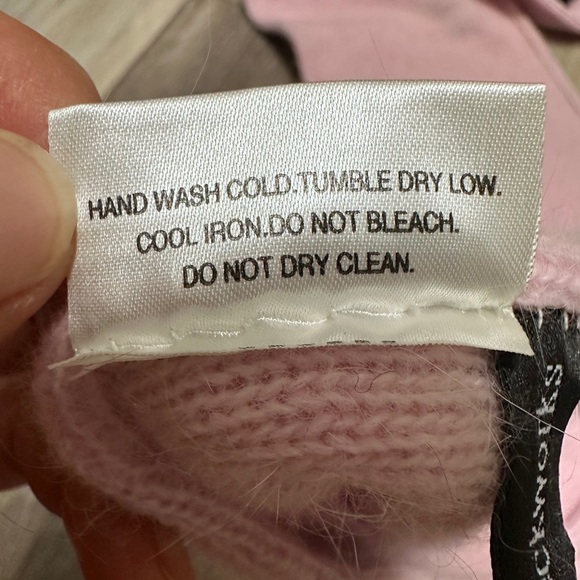 🛍️ Xtra long  Super Cute Scarf 50% Wool  83” X 6” - Picture 3 of 11